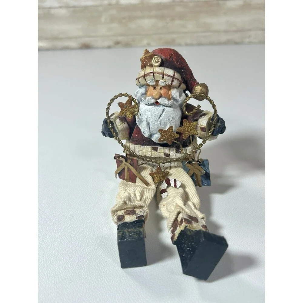 Set Rustic Sitting Wood Santa Figurines Plaid Metal Wire Folk Art Ornament Decor